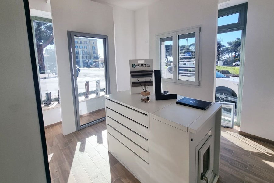 show room infissi albano laziale