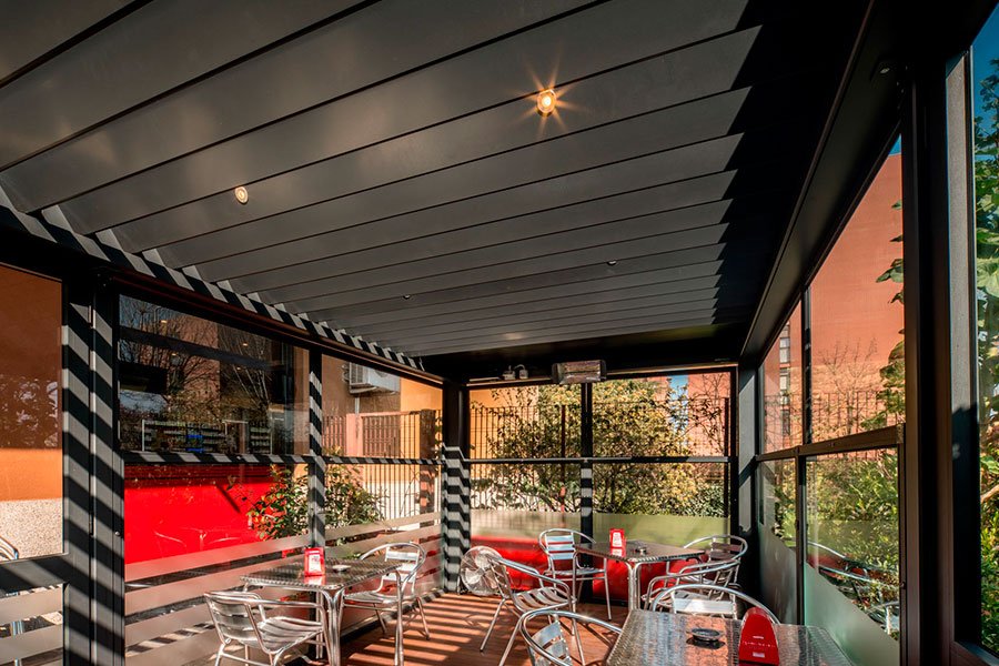 bioclimatica per villa con piscina